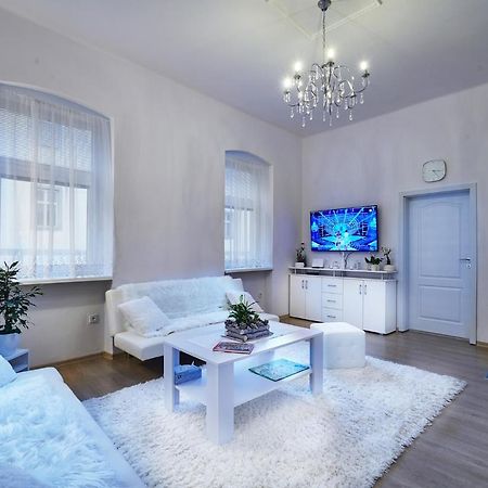 Apartman Bb Centrum Banská Bystrica Exterior photo