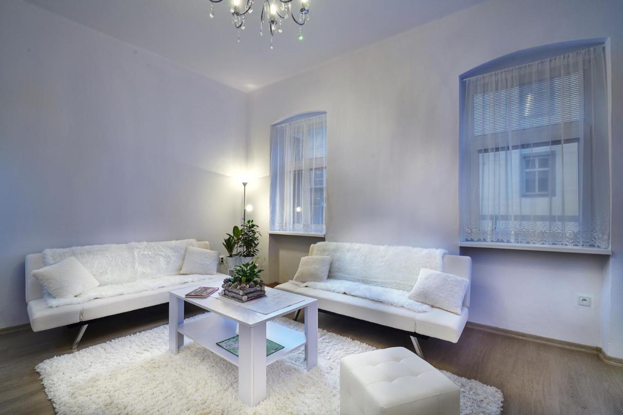 Apartman Bb Centrum Banská Bystrica Exterior photo