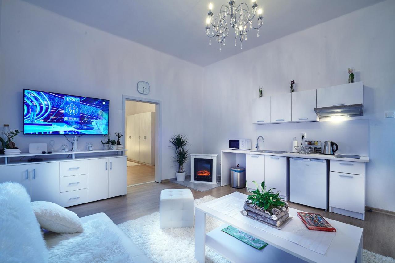 Apartman Bb Centrum Banská Bystrica Exterior photo