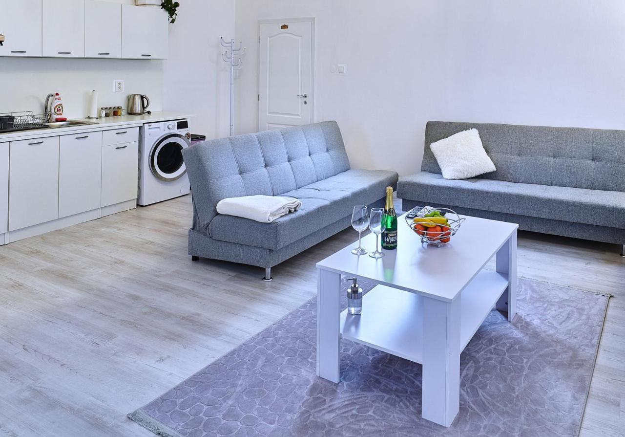 Apartman Bb Centrum Banská Bystrica Exterior photo
